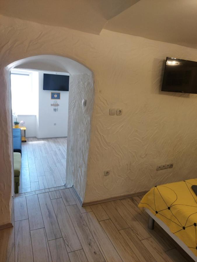 Apartmant Bionda Novi Vinodolski, Cozy And Nice Apartment For 4 People In The City Center Экстерьер фото