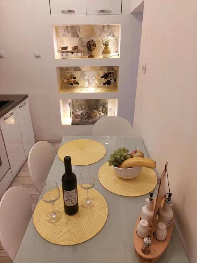 Apartmant Bionda Novi Vinodolski, Cozy And Nice Apartment For 4 People In The City Center Экстерьер фото